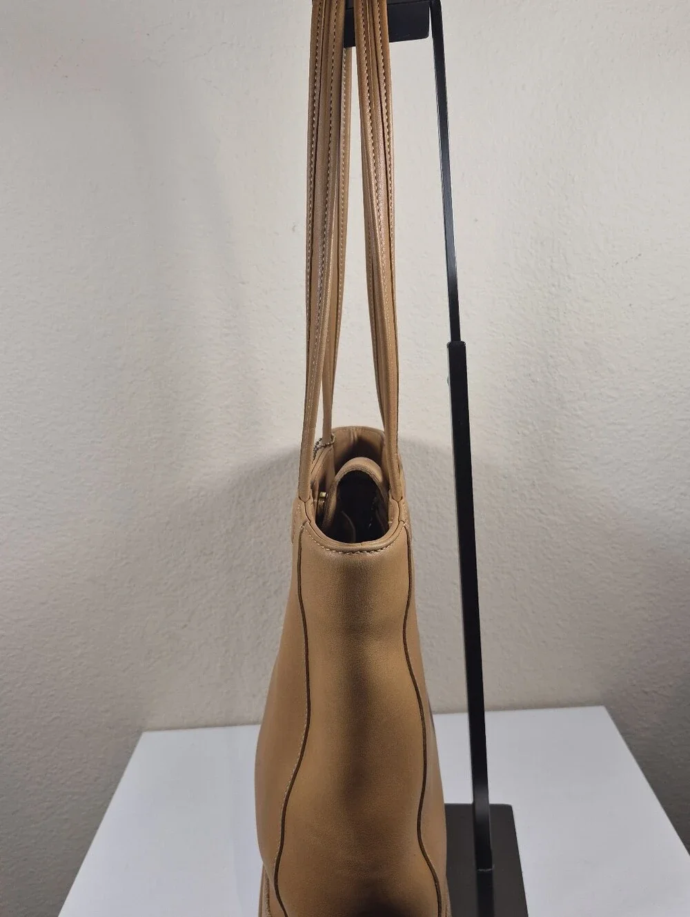 Vintage Coach Bleecker Bucket In Camel #9305 - Picture 10 of 17